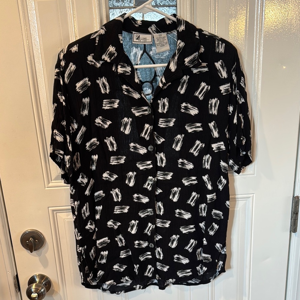 Black and White Patterned Women’s Blouse